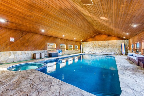 Indoor Pool Spa - Gym - Sauna - Pickleball Court