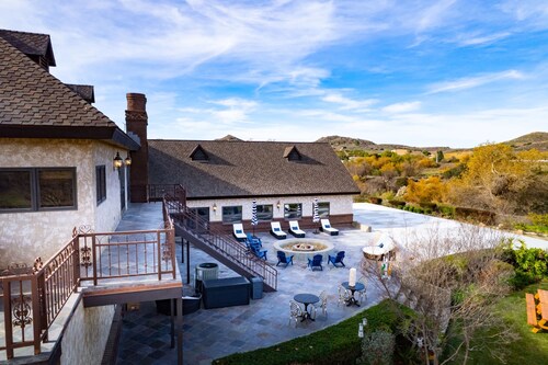 Indoor Pool Spa - Gym - Sauna - Pickleball Court