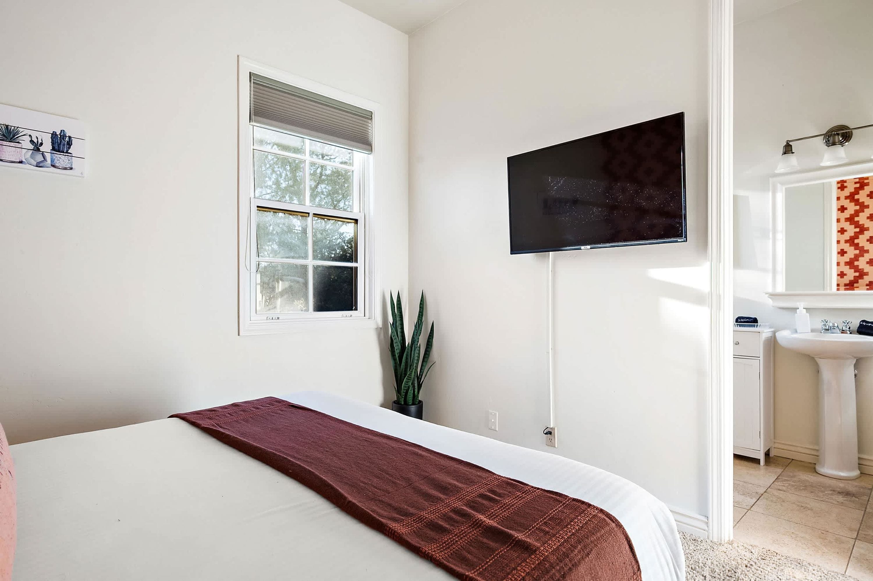 House | 5 bedrooms, high-speed internet