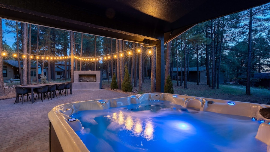Family-friendly Getaway Hot Tub View EV Chrg