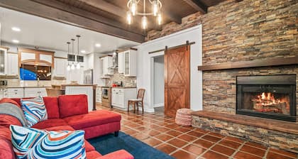 360 Mtn Views Fireplace Patio Bird Watching