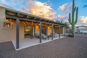 House | 3 bedrooms, Internet - 360 Mtn Views Fireplace Patio Bird Watching (Tucson)