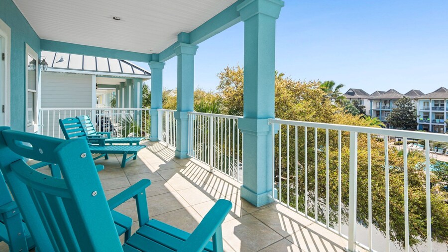 Mins From Beach Sleeps 17 Outdoor Seating