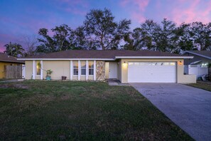 House | 3 bedrooms, high-speed internet - Epic Backyard - Private Pool - Firepit - Putt Putt (Seminole)