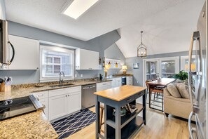 Room - Sleeps 24 Waterfront Dock Golf Cart Walk to Beach (Pawleys Island)