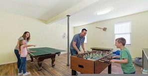 Room - Sleeps 14 Hot Tub Sauna Game Room Fire Pit (Long Pond)