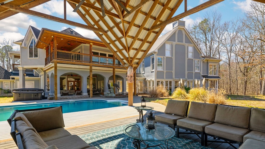 Sleeps 29 Pool Tiki Bar Hot Tub Gym Dogs Welcome