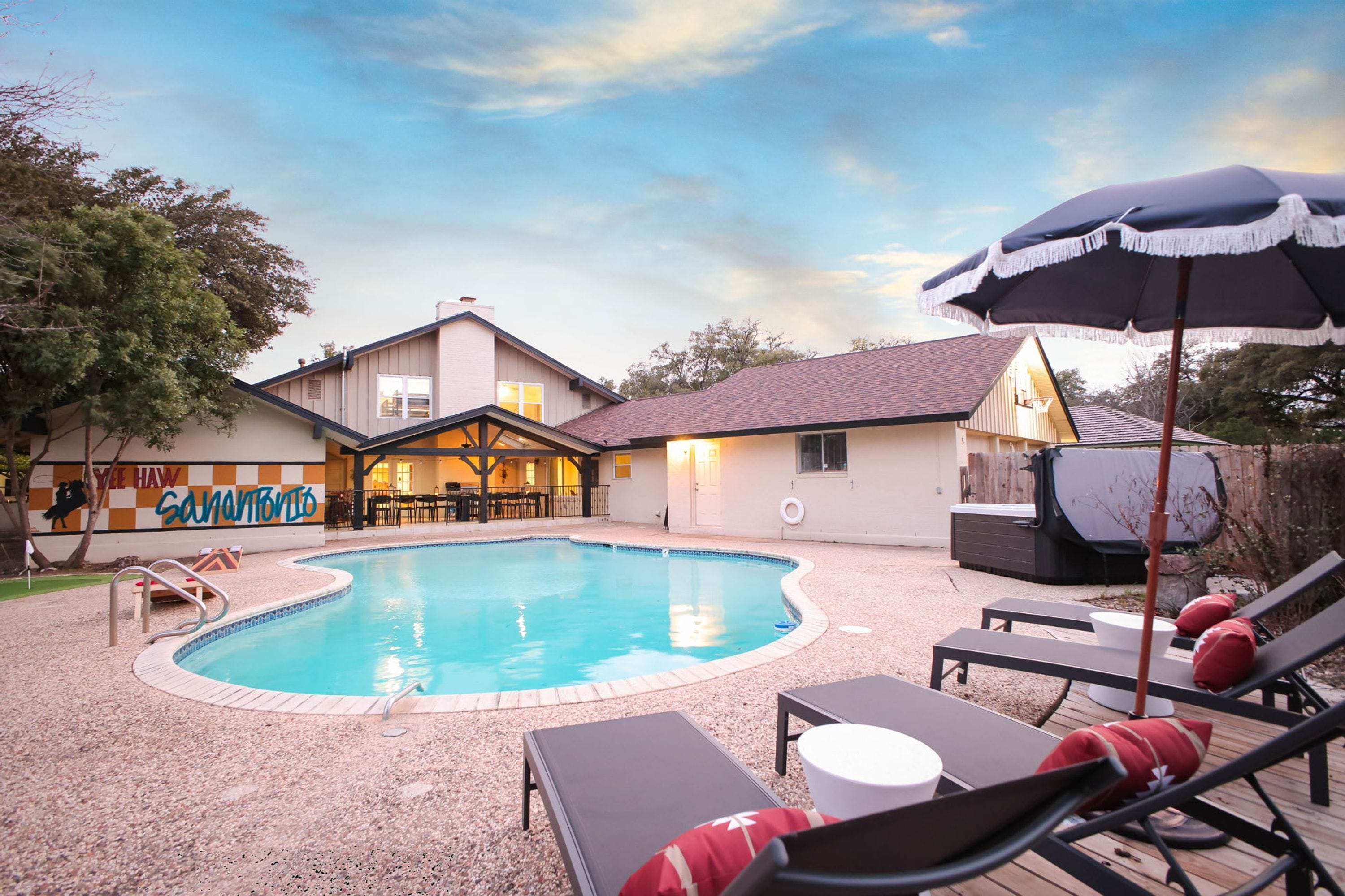 House | 5 bedrooms, high-speed internet