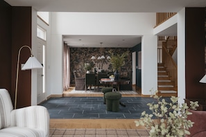 House | 5 bedrooms, high-speed internet - Luxury Lakeview Estate w Indoor Pool Golf Sim (Ithaca)