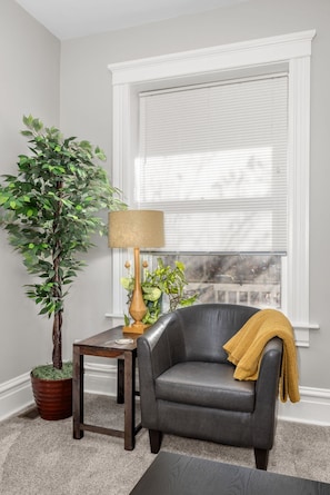 House | 3 bedrooms, high-speed internet - Walk to Forest Park Fire Pit Porch Swing (St. Louis)