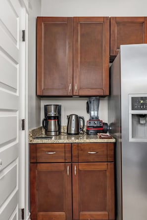 House | 3 bedrooms, high-speed internet - Walk to Forest Park Fire Pit Porch Swing (St. Louis)