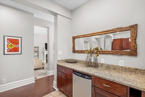 House | 3 bedrooms, high-speed internet - Walk to Forest Park Fire Pit Porch Swing (St. Louis)