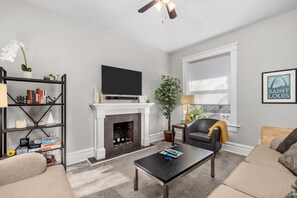House - Walk to Forest Park Fire Pit Porch Swing (St. Louis)