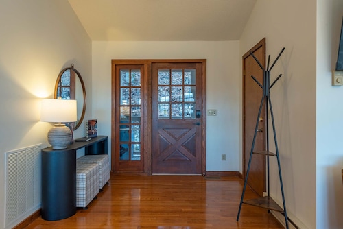 Min to Hatley Mountain Views-hot Tub-game Room