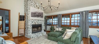 Min to Hatley Mountain Views-hot Tub-game Room