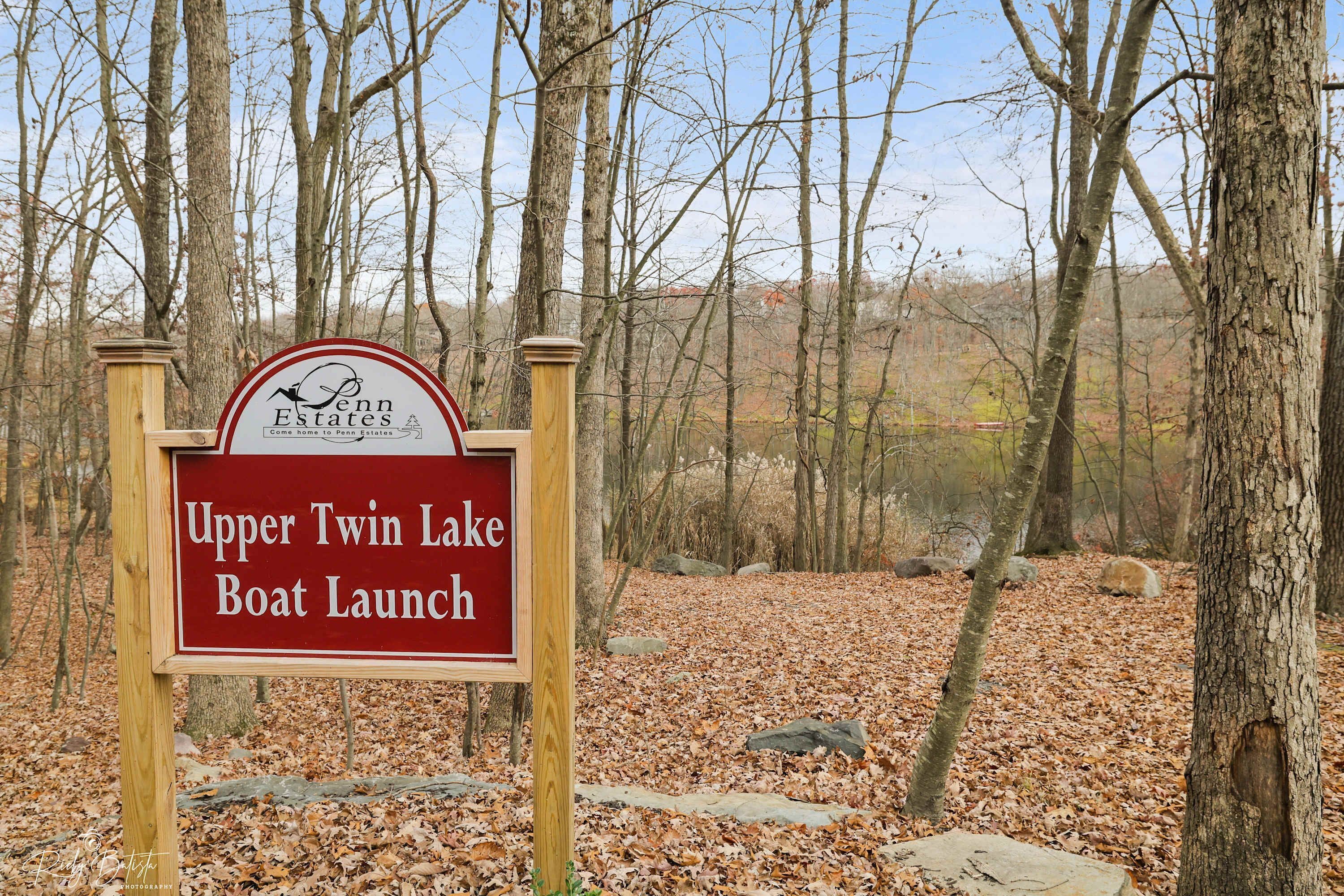 A sign for the Upper Twin Lake Boat Launch.