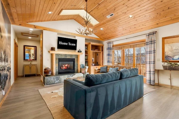 House | 5 bedrooms, high-speed internet