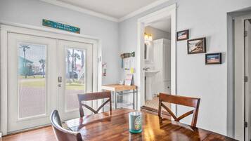 House | 5 bedrooms, high-speed internet