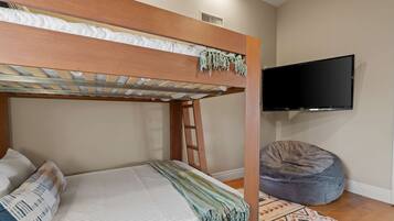 House | 5 bedrooms, high-speed internet