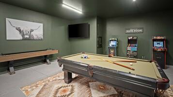 House | 5 bedrooms, high-speed internet