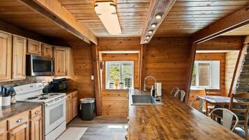 House | 3 bedrooms, high-speed internet