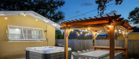 House | 4 bedrooms, high-speed internet