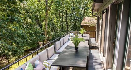 Modern Peaks Hot Tub Sauna Theatre Room