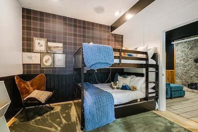 Modern Peaks Hot Tub Sauna Theatre Room