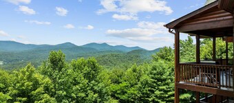 Stunning Mtn Views Sleeps 10 Hot Tub Game Room
