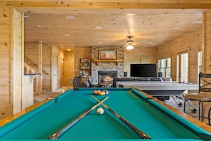 4 bedrooms, Internet - Stunning Mtn Views Sleeps 10 Hot Tub Game Room (Mineral Bluff)