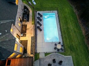 A rooftop pool with a sun terrace and outdoor seating. - The Cove Heated Pool Hot Tub Lake Access (Denton)