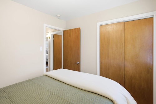 Modern Home Sleeps 6 Near Downtown Mizzou