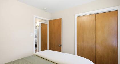 Modern Home Sleeps 6 Near Downtown Mizzou