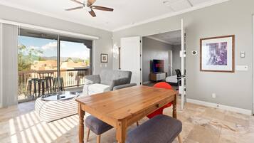 House | 5 bedrooms, high-speed internet