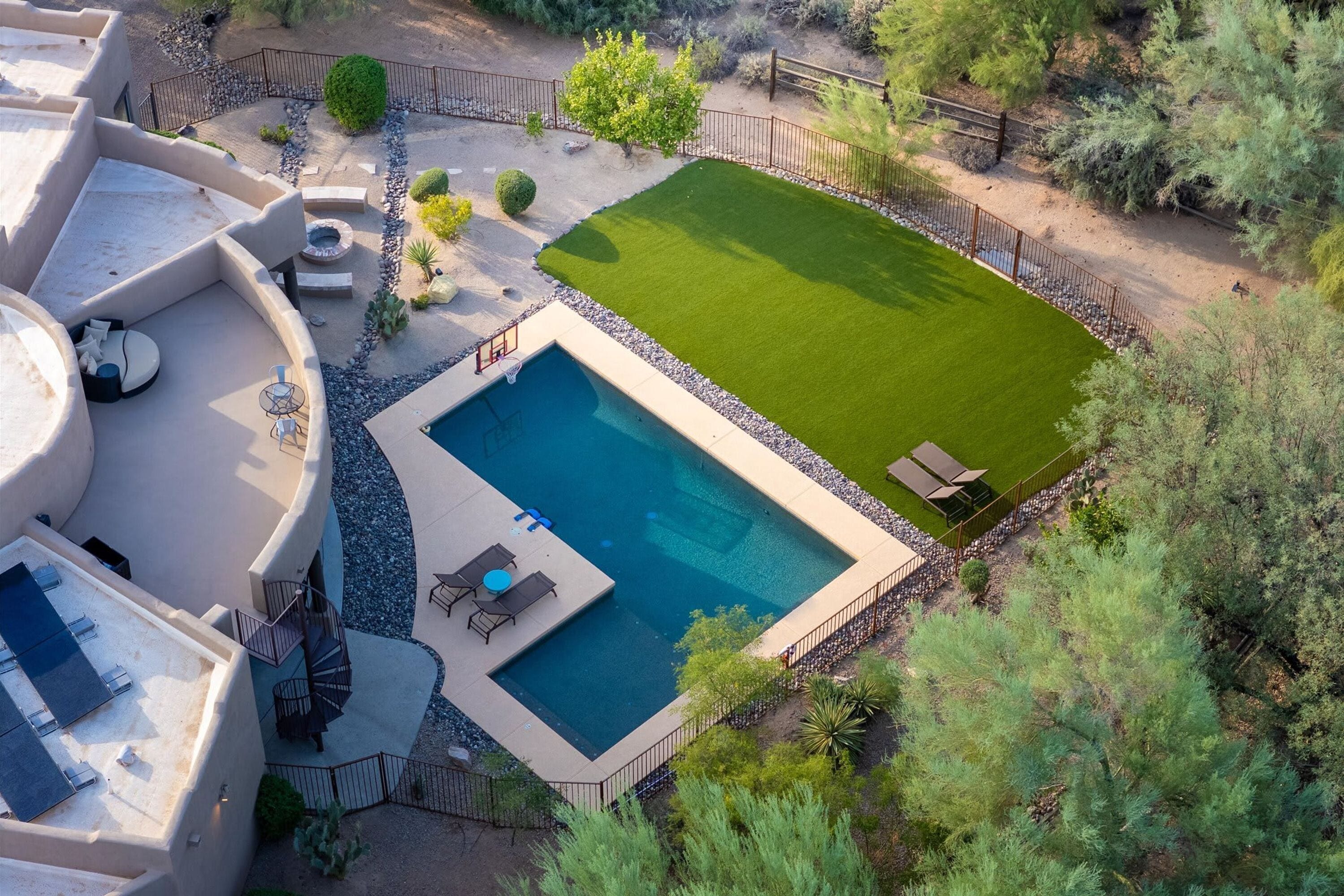 House | 5 bedrooms, high-speed internet