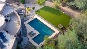 House | 5 bedrooms, high-speed internet