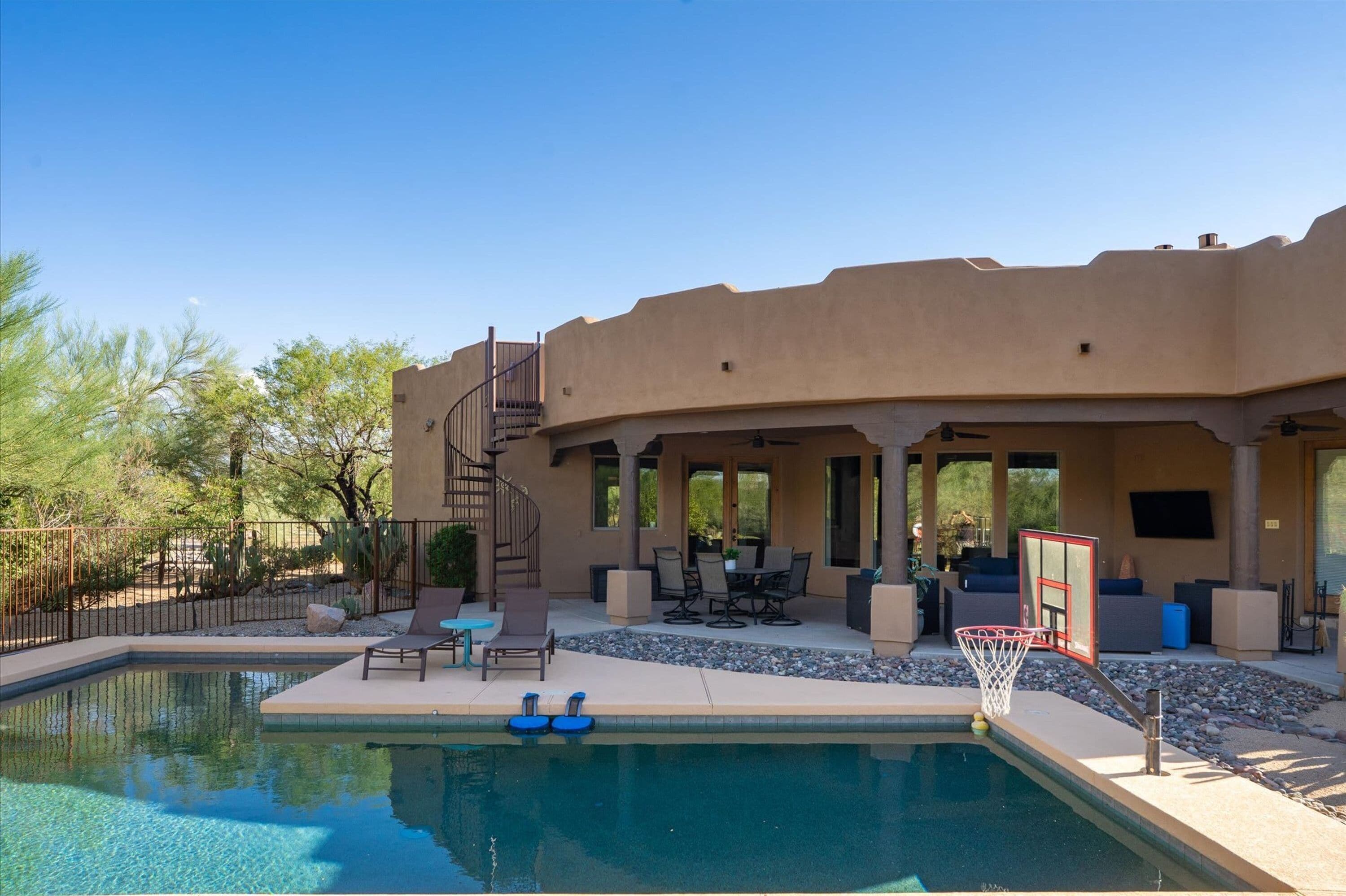 House | 5 bedrooms, high-speed internet