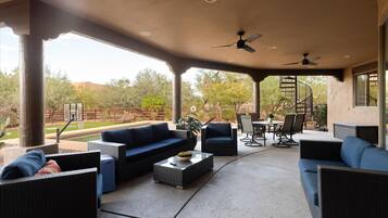 House | 5 bedrooms, high-speed internet