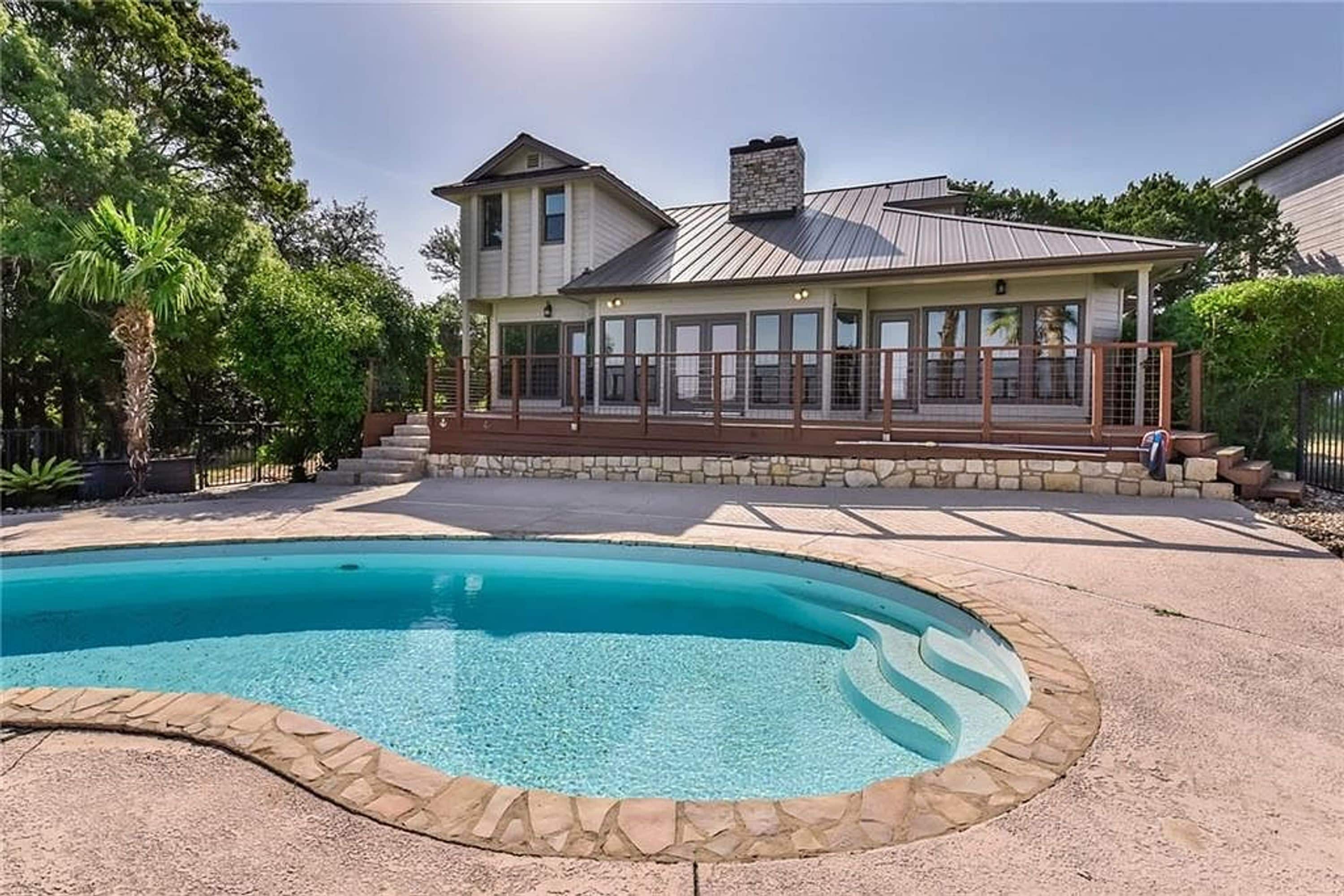 House | 5 bedrooms, high-speed internet