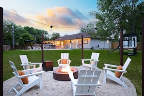 Room - Sleeps 10 - Pool - Hot Tub - Fire Pit - Playground (San Antonio)