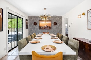 House | 4 bedrooms, Internet - Sleeps 10 - Pool - Hot Tub - Fire Pit - Playground (San Antonio)