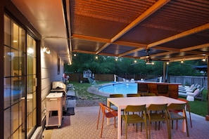 Room - Sleeps 10 - Pool - Hot Tub - Fire Pit - Playground (San Antonio)
