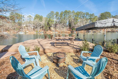 Lakefront Luxury - Boat Slip - Kayaks - Game Room
