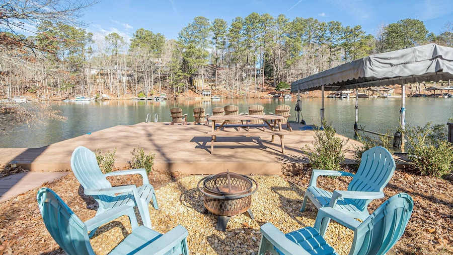 Lakefront Luxury - Boat Slip - Kayaks - Game Room