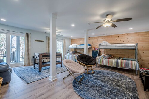 Lakefront Luxury - Boat Slip - Kayaks - Game Room