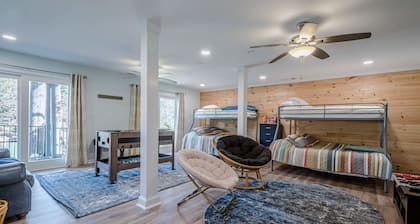 Lakefront Luxury - Boat Slip - Kayaks - Game Room
