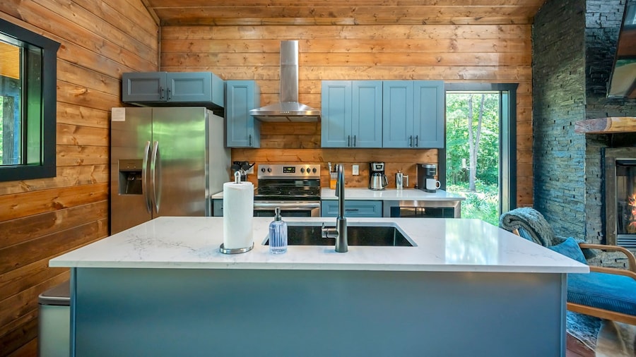 Sleeps 6 Sauna Hot Tub Putt Putt Dogs Welcome