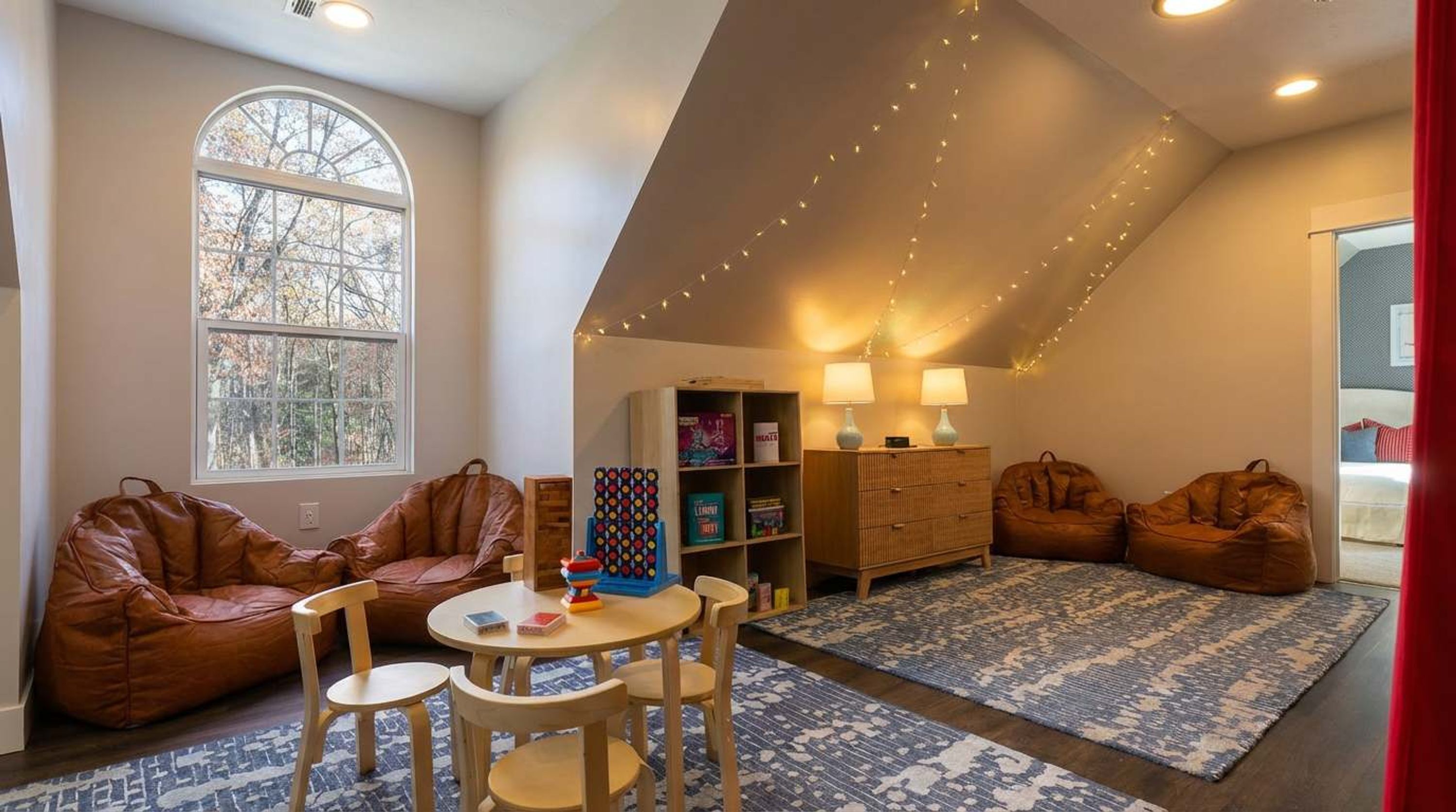 House | 6 bedrooms, high-speed internet
