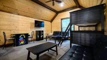 House | 5 bedrooms, high-speed internet