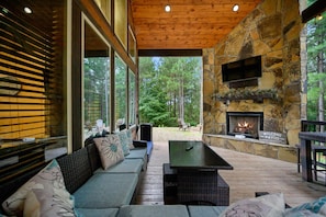 House | 5 bedrooms, Internet - Sleeps 13 Hot Tub Arcade Firepit Games (Broken Bow)
